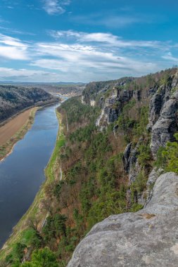 Sakson İsviçre 'deki Bastei ve Elbe vadisinin panoramik manzarası