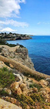Cala Romantik Manzarası, Mallorca Güneş Işığıyla Çarpıcı Doğu Sahili Manzarası