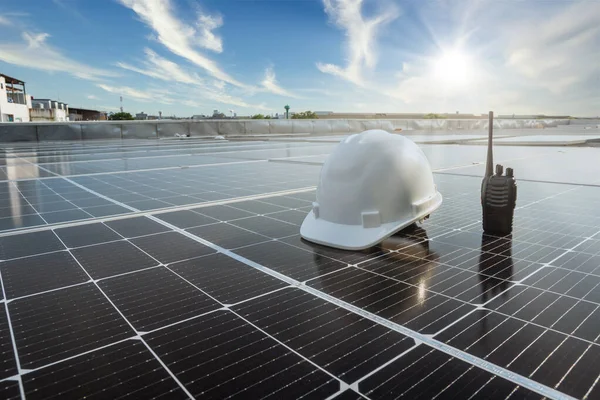 Solar Roof White Helmet Engineer Radio Communication Solar Panon Solar — 스톡 사진