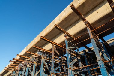 Otobanda inşaat halindeki Yapı Karayolu İnşaat Alanı.