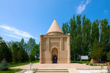 Aisha Bibi Mausoleum. Aisha Bibi Mausoleum, Kazakistan 'ın Zhambyl bölgesindeki Aisha Bibi köyünde yer alan 12. yüzyılın mimari anıtı. Mimari bir anıt..