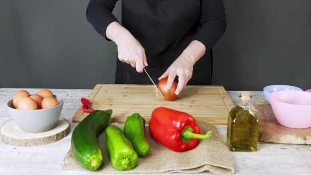 Hands Working Woman Using Knife Peel Onion Wooden Kitchen Board — Vídeo de Stock