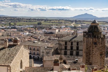 Muhteşem ve etkileyici Trujillo, Extremadura, İspanya 'nın panoramik manzarası. Seyahat, tatil, eğlence, gastronomi, spor ve macera konsepti.