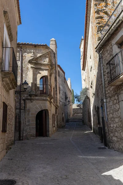 Extremadura, İspanya 'nın görkemli ve etkileyici Trujillo kentinin manzarası. Seyahat, tatil, eğlence, gastronomi, spor ve macera konsepti.