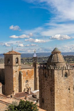 Muhteşem ve etkileyici Trujillo, Extremadura, İspanya 'nın panoramik manzarası. Seyahat, tatil, eğlence, gastronomi, spor ve macera konsepti.