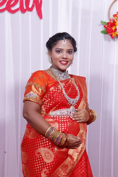 Hermosa Joven Mujer Tamil Vestido Tradicional Ducha Bebé Función — Foto de Stock