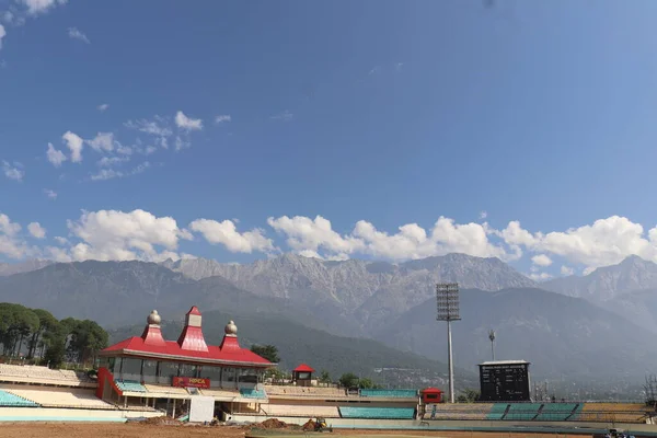 ヒマカル プラデーシュ州 インド 2022 山の美しい風景クリケットスタジアムDharamsara — ストック写真