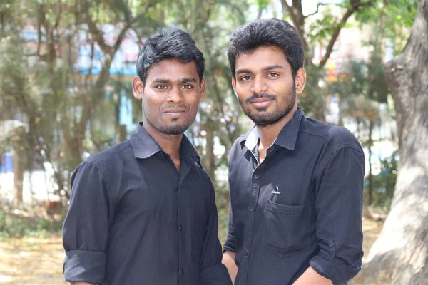Tamil Nadu Ινδία 2023 Happy Friendship Days Φορώντας Μαύρα Πουκάμισα — Φωτογραφία Αρχείου
