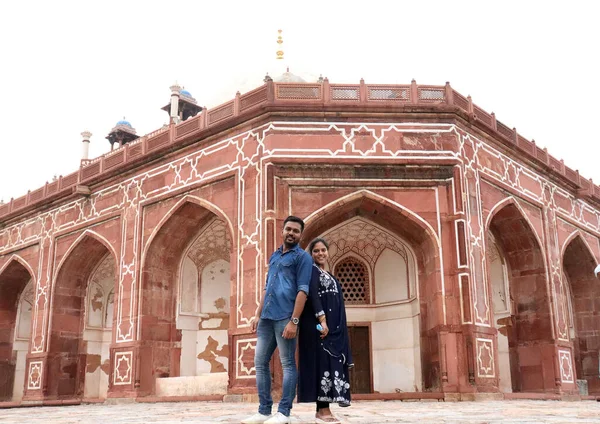 Südindisches Paar Betritt Das Humayun Grab Neu Delhi — Stockfoto
