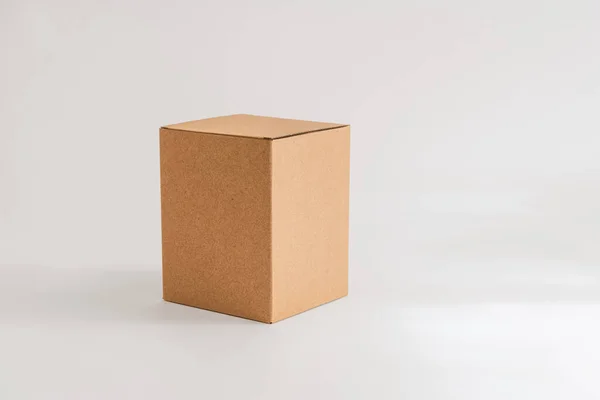 Boîte Carton Fermée Isolée Sur Fond Blanc — Photo