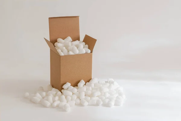 Boîte Carton Isolée Sur Fond Blanc Rempli Arachides Emballage — Photo
