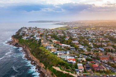 Kuzey Sahilleri üzerinde panoramik drone hava görüntüsü Sydney NSW Avustralya