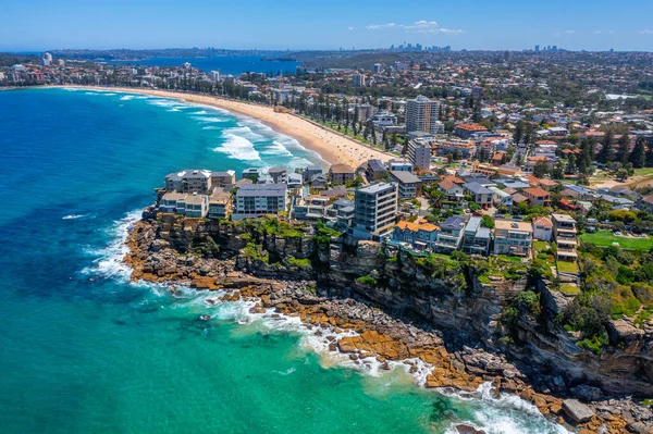 Queenscliff ve Manly Northern Plaaches Sydney NSW Avustralya üzerinde panoramik drone hava görüntüsü