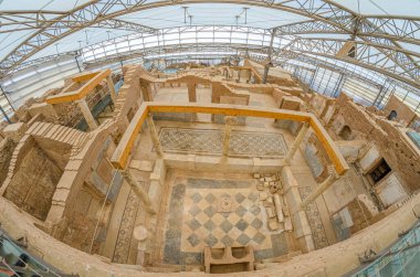 Türkiye 'nin Orta Ege bölgesindeki Efes' teki Efes 'teki Efes' teki Antik Teras Evleri veya Yamaçlardaki Evlerin Harabeleri.