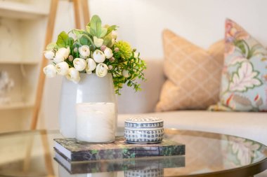 Ev dekorasyonu, modern oturma odasının içi. Şık ev, apartman dekorasyonu..