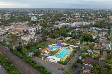 Sydney NSW Avustralya - 21 Ocak 2022 Wentworthville Yüzme Merkezi 'nin insansız hava aracı fotoğrafı