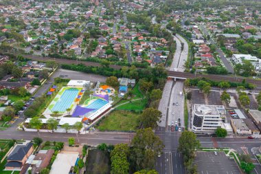 Sydney NSW Avustralya - 21 Ocak 2022 Wentworthville Yüzme Merkezi 'nin insansız hava aracı fotoğrafı