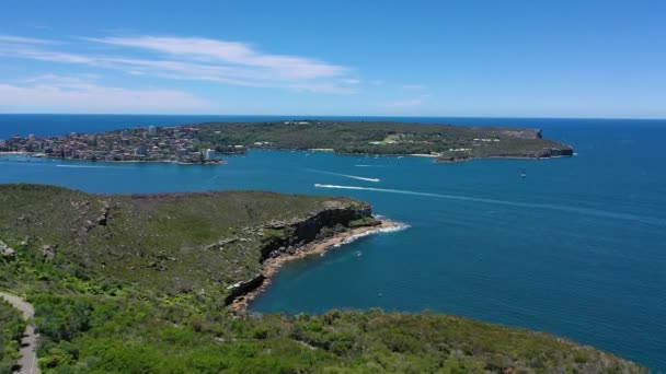 シドニー ニューサウスウェールズ オーストラリアのノーザンビーチエリアの美しい高角度空中ドローンビュー 空からのシドニー港の景色 — ストック動画