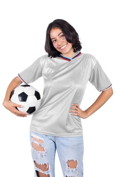 Νεαρή Ποδοσφαιρόφιλη Γυναίκα Λευκή Αθλητική Φανέλα Και Μπάλα Στα Χέρια — Φωτογραφία Αρχείου