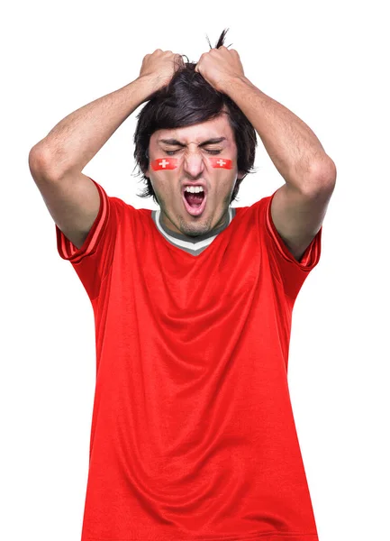 年轻的运动球迷 身穿红色球衣去瑞士 因为他最喜欢的球队的失败而沮丧 白人背景 — 图库照片