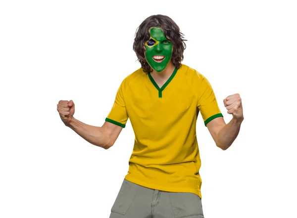 유니폼을 얼굴에 배경에 감정으로 소리치는 브라질 깃발을 그린다 — 스톡 사진