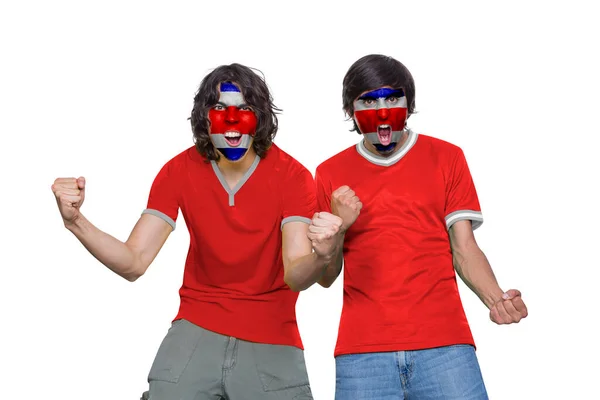两名球迷身穿球衣 脸上涂着哥斯达黎加队的旗帜 激动地尖叫着 背景是白色的 — 图库照片