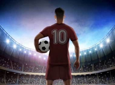 Katar milli takımının kırmızı formasını giyen profesyonel erkek futbolcu 10 numaralı formayla taraftarlarla dolu stadyuma giriyor..