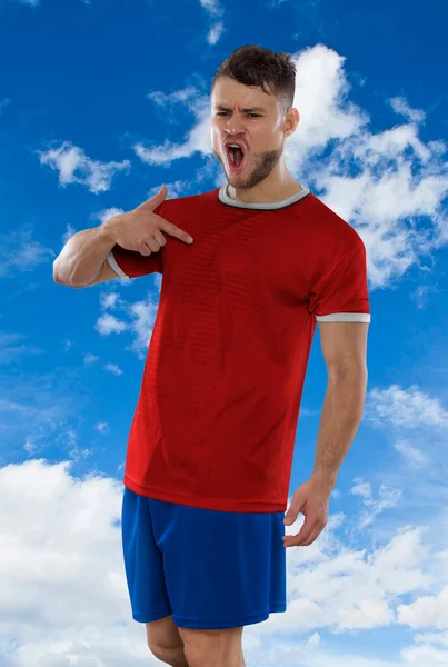 Profesjonalny Piłkarz Czerwonym Shircie Reprezentacji Kostaryki Krzyczy Podniecenia Strzelenie Gola — Zdjęcie stockowe