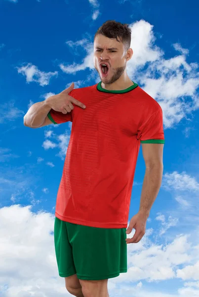 Profesjonalny Piłkarz Czerwonym Shircie Drużyny Narodowej Maroka Krzyczący Podniecenia Strzelenie — Zdjęcie stockowe