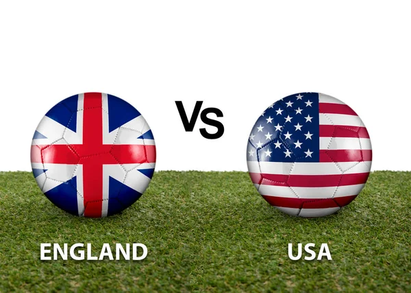 ライバル国の旗を持つ2つのボール白を背景にカタール2022ワールドカップサッカー場の芝生の上で英国対米国 — ストック写真