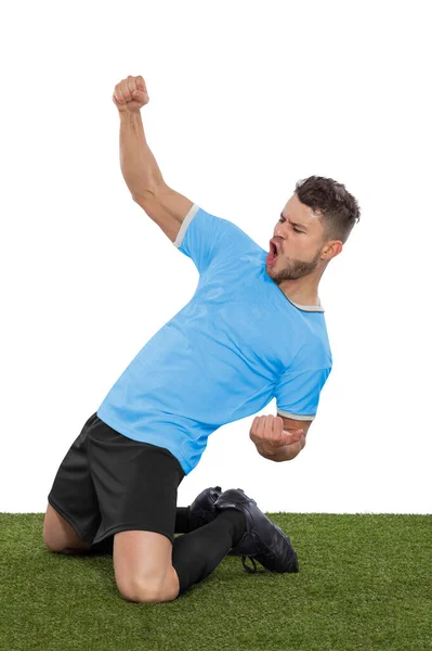 职业足球运动员 略带蓝色的乌拉圭国家队球衣 兴奋地叫喊着 因为他在白种人的背景下 以一种挑战和快乐的表情进球得分 — 图库照片