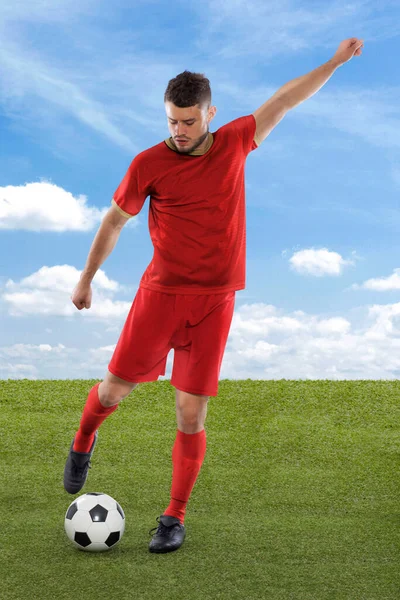 Kırmızı Sırbistan Milli Takımının Formasına Sahip Profesyonel Futbolcu Sahadaki Çimenler — Stok fotoğraf