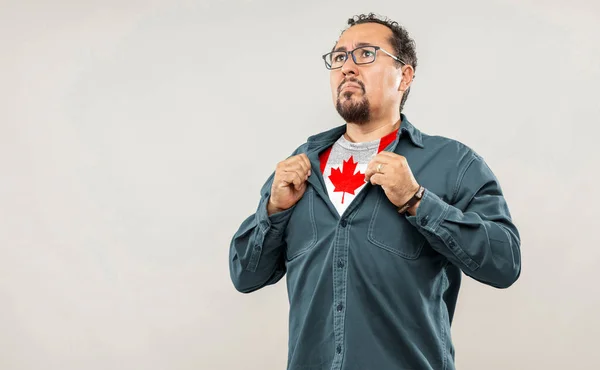 Homem Anos Orgulhoso Mostrar Camisa Equipe Futebol Seu País Canadá — Fotografia de Stock
