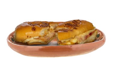 Et yemeği, farklı güveç ve balçık tabağı ve beyaz arka plan..