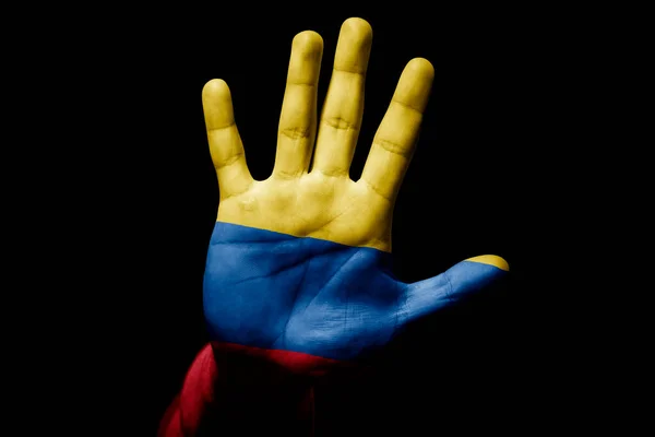 人種差別 黒人の背景への虐待への停止の兆候でコロンビアの旗を持つ男の手を傾ける — ストック写真