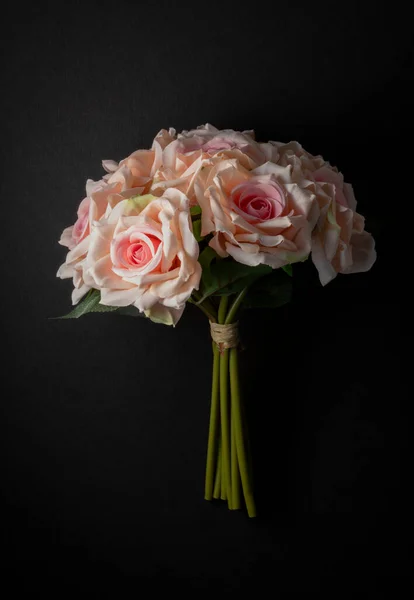 花瓶やクローズアップに様々な色の花の装飾 — ストック写真