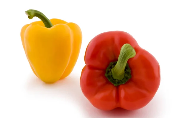 Paprika Verschiedenen Farben Unterschiedlich Auf Weißem Hintergrund Angeordnet — Stockfoto