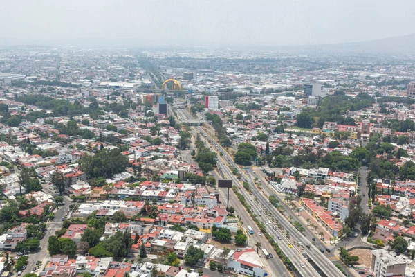瓜达拉哈拉市白天被无人驾驶飞机从空中拍摄到 — 图库照片