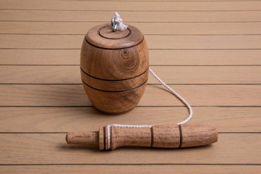 Tahta balero, Meksika el yapımı doğal mesquite ağacından yapılmış, ahşap masa ipli oyuncak.