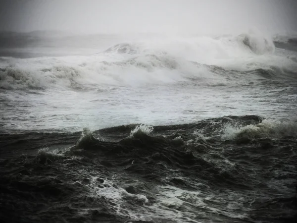 翻滚大海的巨浪 巴塞罗那海岸的格洛丽亚风暴海洋的力量 — 图库照片