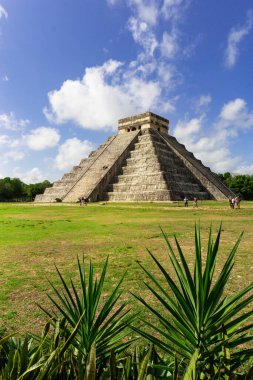 Meksika 'nın Chichen Itza şehrinde Kukulcan Piramidi. Seyahat kavramı. Yucatan, Meksika 'da Maya piramitleri.