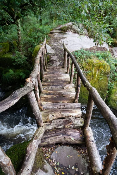 Ponte Madeira Artesanal Velha Sobre Rio Galiza Conceito Água Natureza — Fotografia de Stock