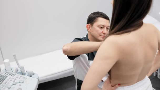 Mammologist Doctor Examines Breasts Young Woman Prevention Breast Cancer — Vídeos de Stock