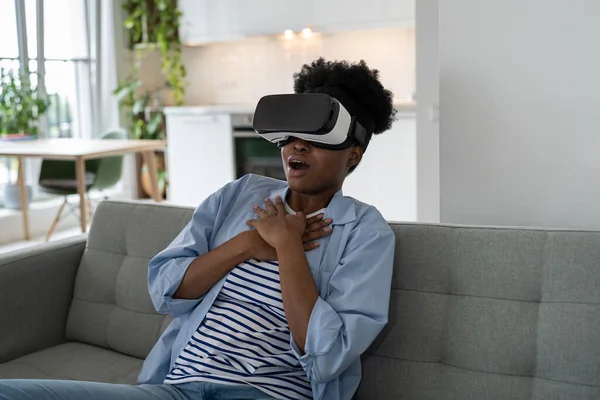 Shocked African American Woman Virtual Reality Glasses Open Mouth Sits — Stock Photo, Image