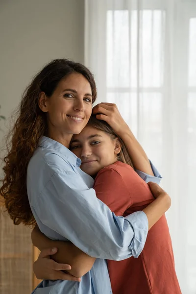 Portrait Happy Mother Teenage Girl Daughter Cuddling Hugging Smiling Camera — Stock Photo, Image