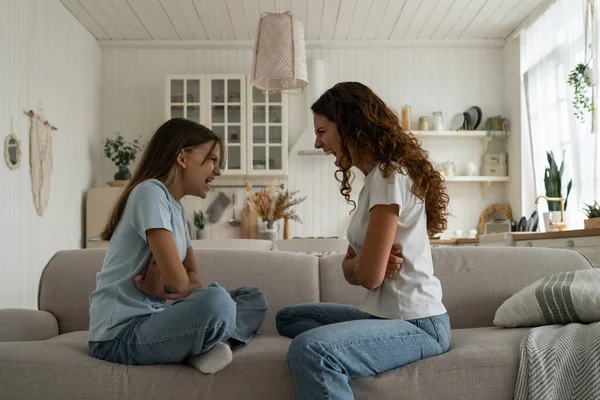 Angry Young Woman Mother Having Disagreement Troubled Teen Girl Disrespectful — Stock Photo, Image