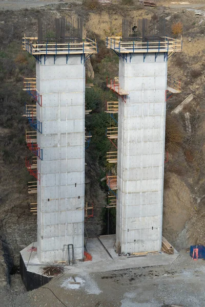 Process Construction Bridge Cars Trains Road Transport Infrastructure Mountainous Area — Foto de Stock