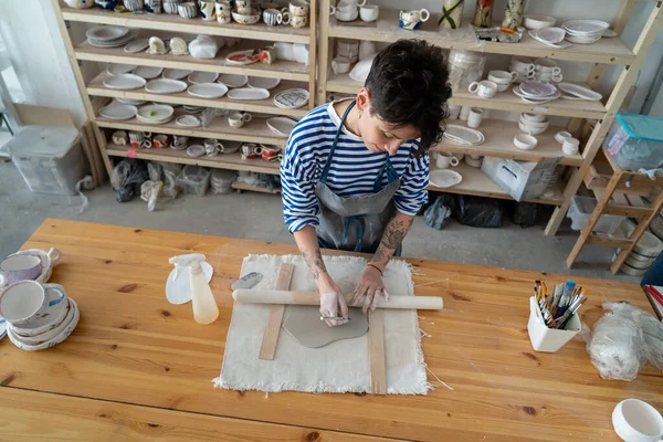 Creative Successful Woman Ceramist Applying Pattern Clay Plate Decorating Ceramic — Foto Stock