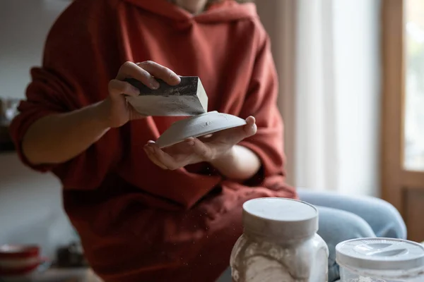 Closeup Hands Woman Ceramist Saucer Hard Sponge Cleaning Bumps Dishes — Stockfoto