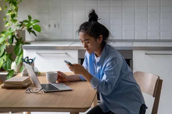 Young Concerned Self Employed Asian Woman Sits Home Office Checking — Foto de Stock